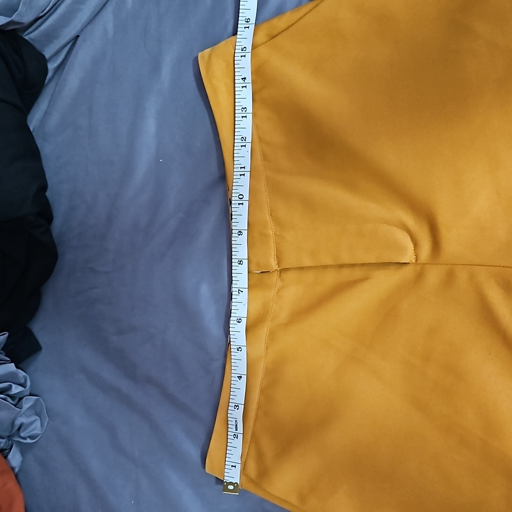 gold size m slacks